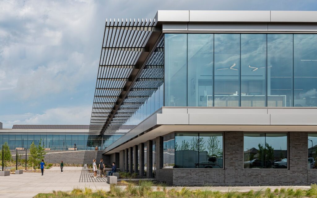 Inovação Transparente: Projetos Inteligentes em Vidros e Esquadrias para Ambientes Modernos 3 Vidros e Esquadrias para Ambientes Modernos