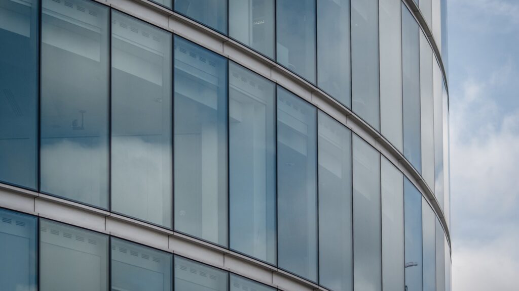 Vidros antirruído: uma solução para ambientes urbanos barulhentos 1 como funciona Vidros antirruido uma solucao para ambientes urbanos barulhentos